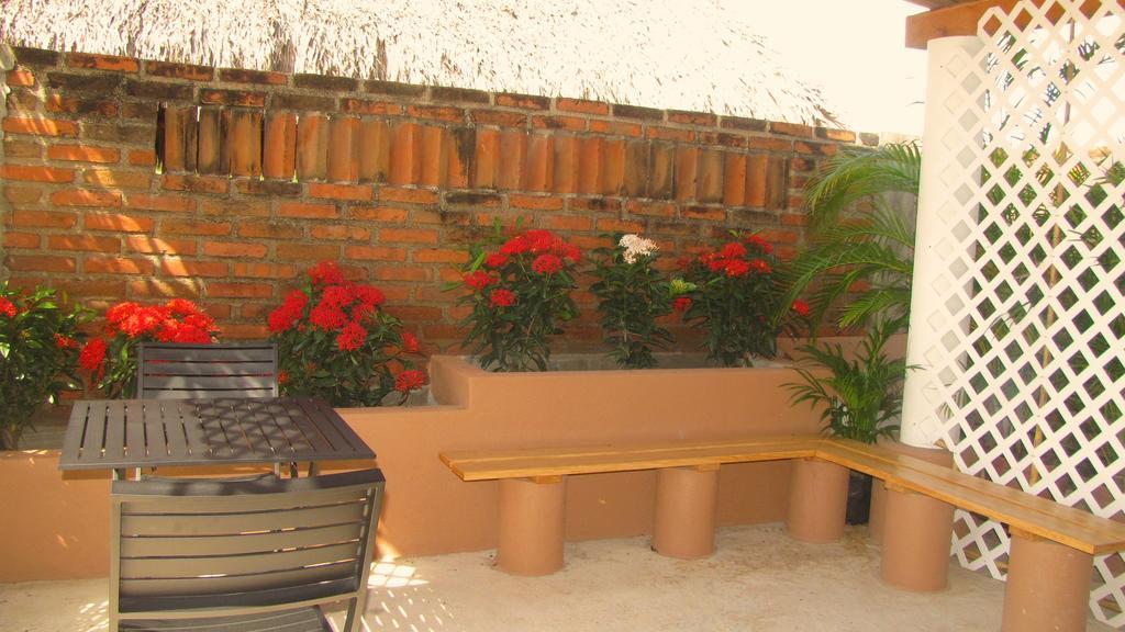 La Paloma Oceanfront Retreat Hotel Сан Патрисио Мелаке Екстериор снимка